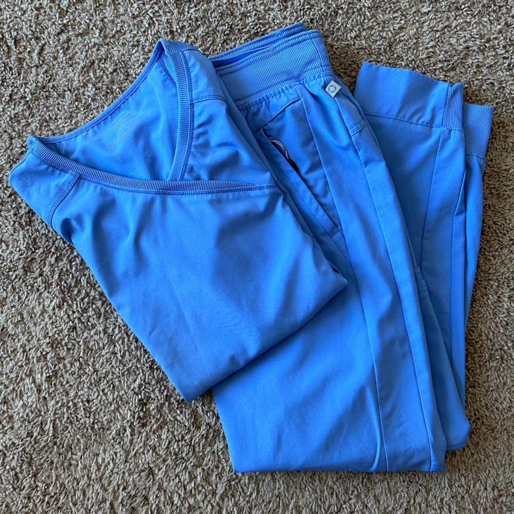 Cherokee Infinity Ciel Blue Scrub Set - Medium